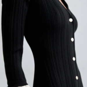 Elegance Noir Maxikleid mit Knöpfen