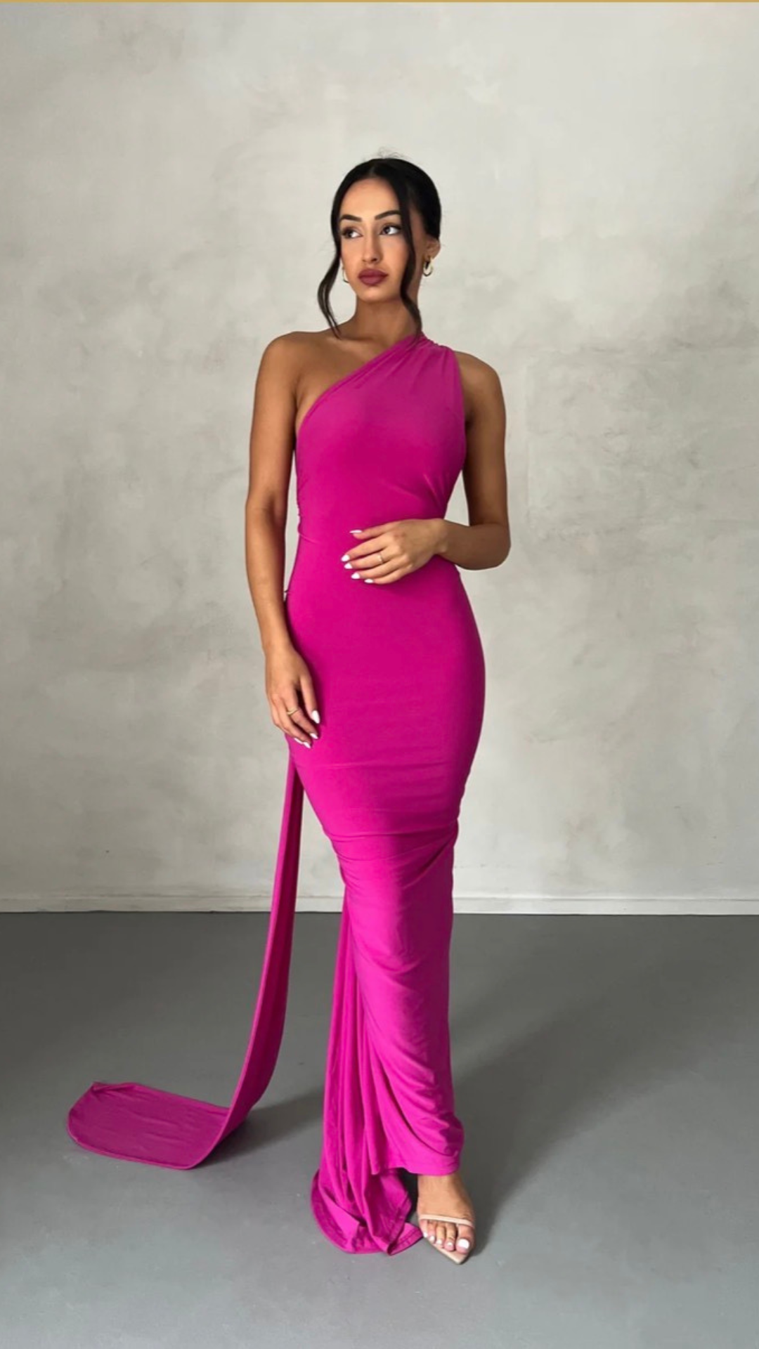Veloura Elegantes Maxikleid mit einem Träger